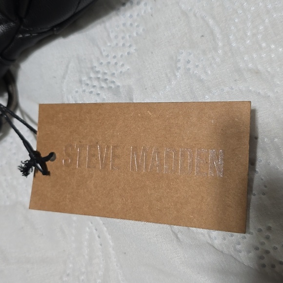 STEVE MADDEN - Picture 2 of 8